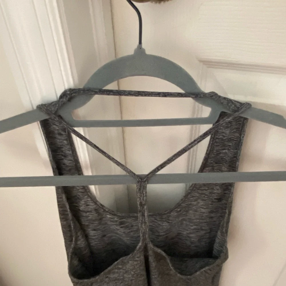 Alo racerback top size S Gray